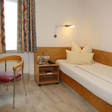 Hotel Zum Weissen Roessel 왈도르프 외부 사진