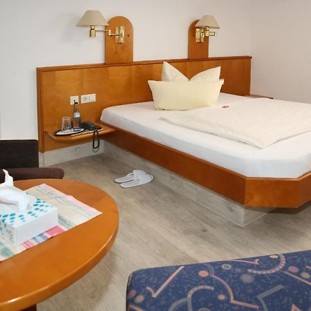Hotel Zum Weissen Roessel 왈도르프 외부 사진