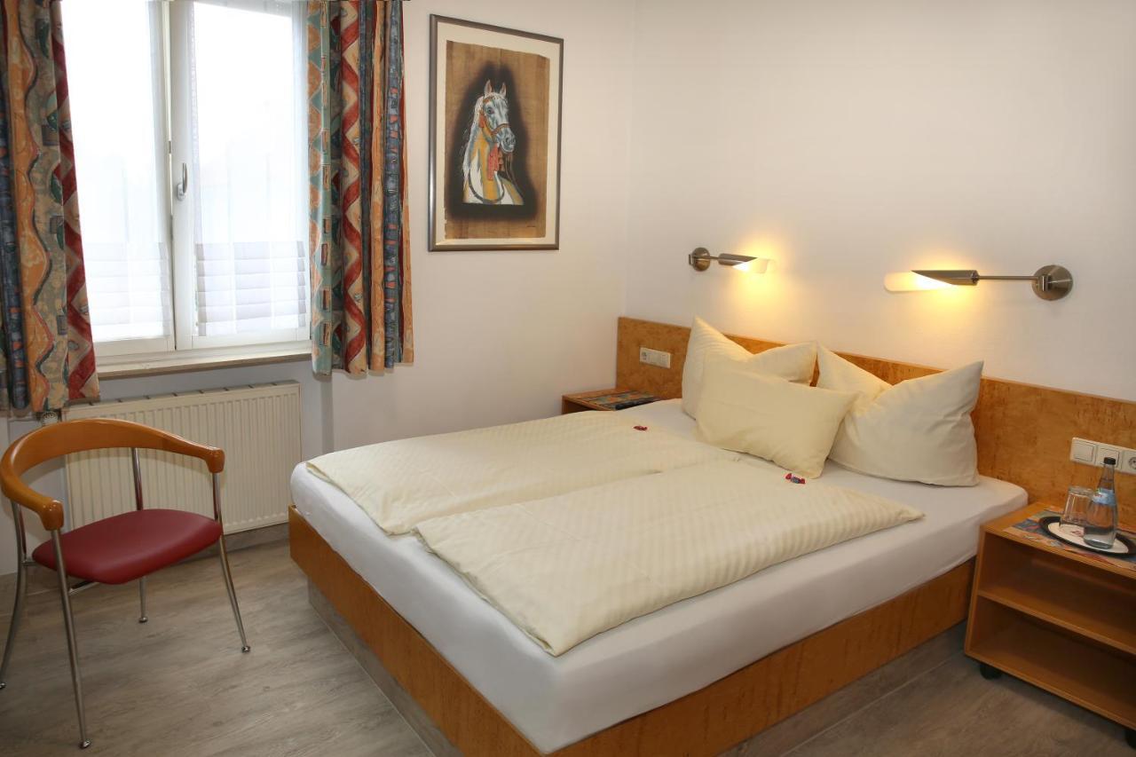 Hotel Zum Weissen Roessel 왈도르프 외부 사진
