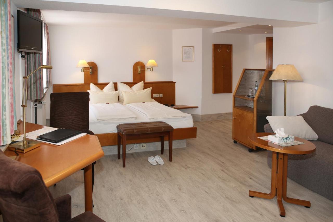 Hotel Zum Weissen Roessel 왈도르프 외부 사진