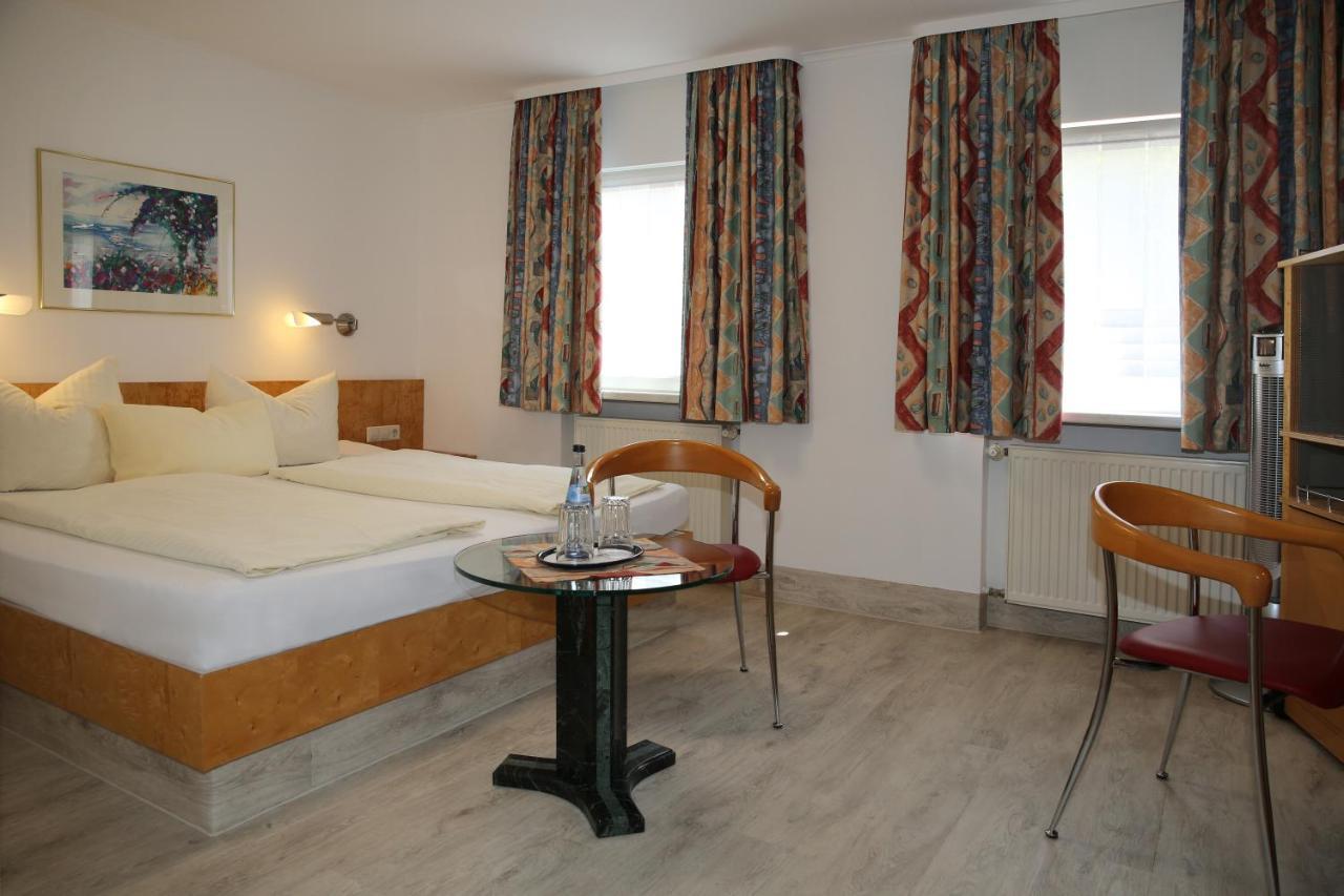 Hotel Zum Weissen Roessel 왈도르프 외부 사진