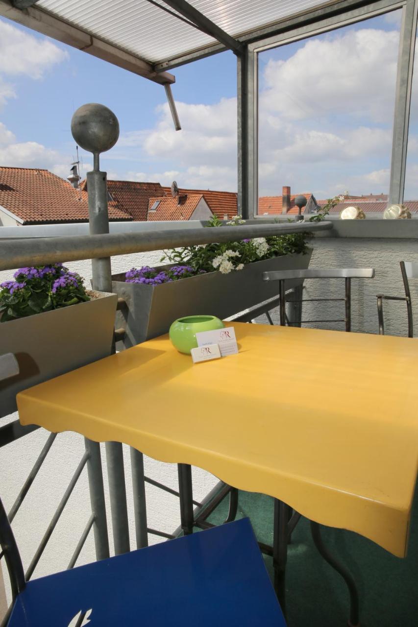 Hotel Zum Weissen Roessel 왈도르프 외부 사진