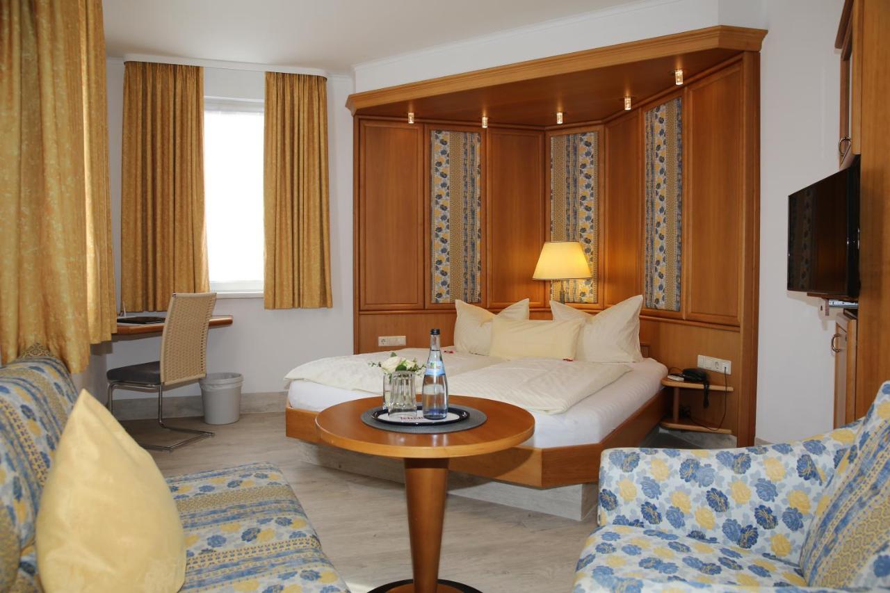 Hotel Zum Weissen Roessel 왈도르프 외부 사진