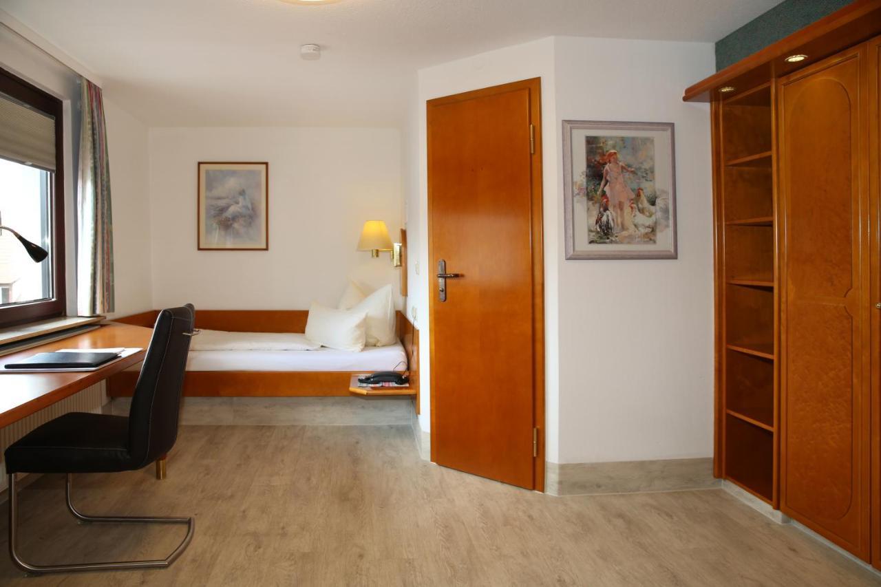 Hotel Zum Weissen Roessel 왈도르프 외부 사진