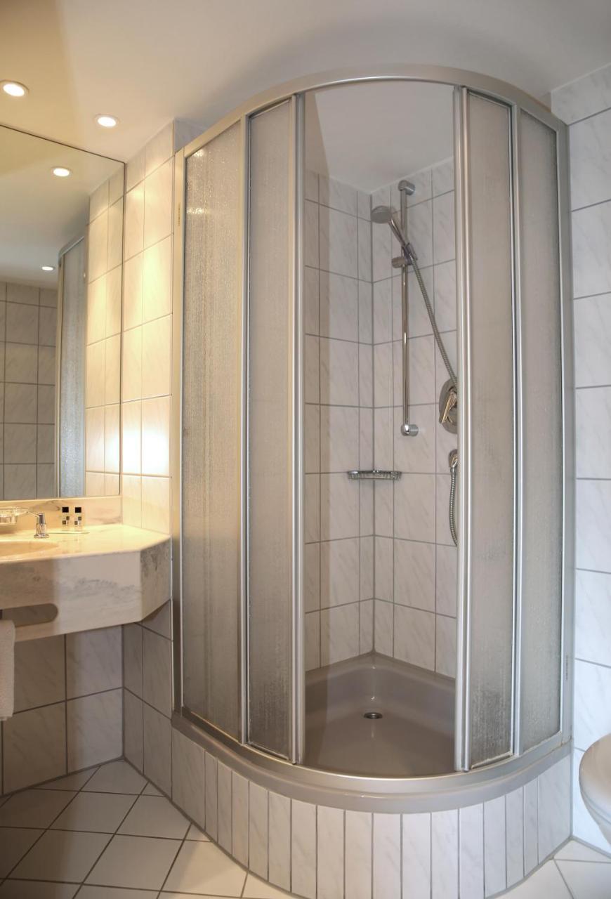 Hotel Zum Weissen Roessel 왈도르프 외부 사진