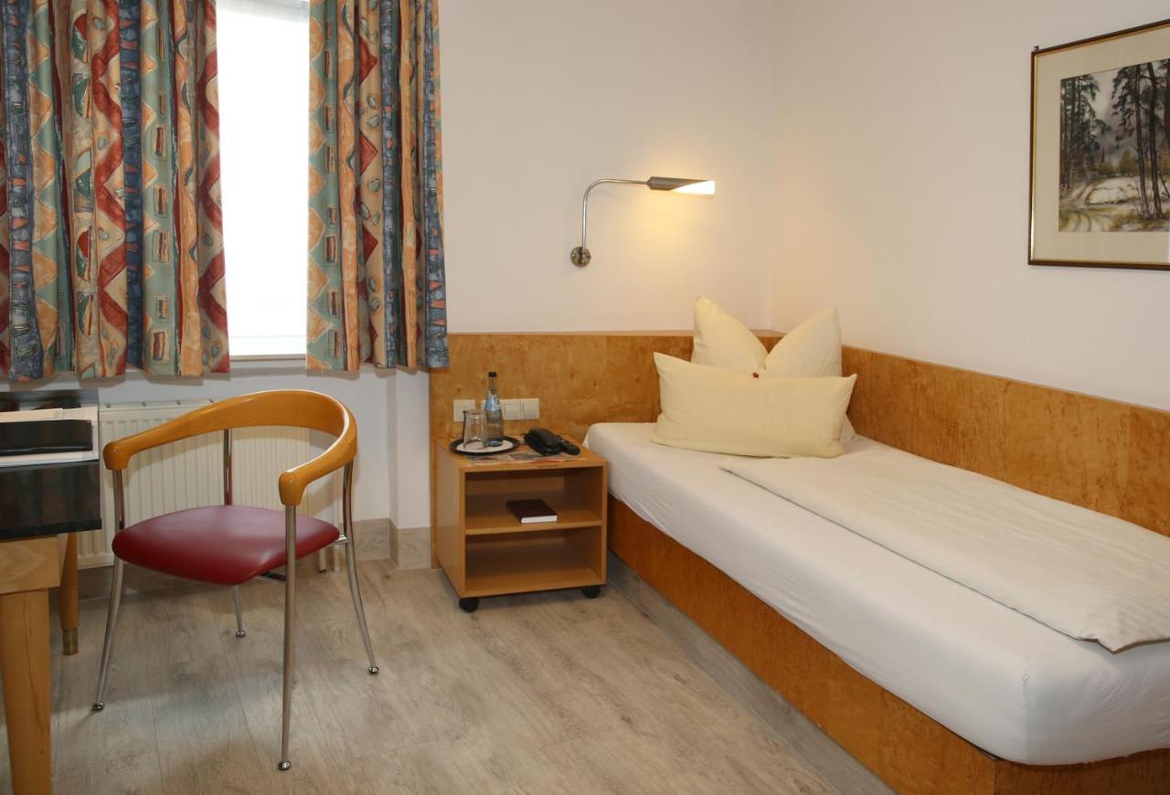 Hotel Zum Weissen Roessel 왈도르프 외부 사진