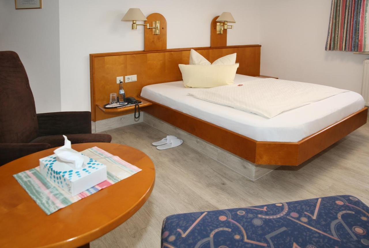 Hotel Zum Weissen Roessel 왈도르프 외부 사진