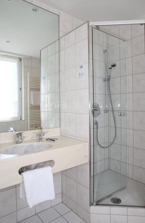 Hotel Zum Weissen Roessel 왈도르프 객실 사진