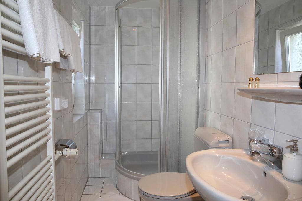 Hotel Zum Weissen Roessel 왈도르프 외부 사진