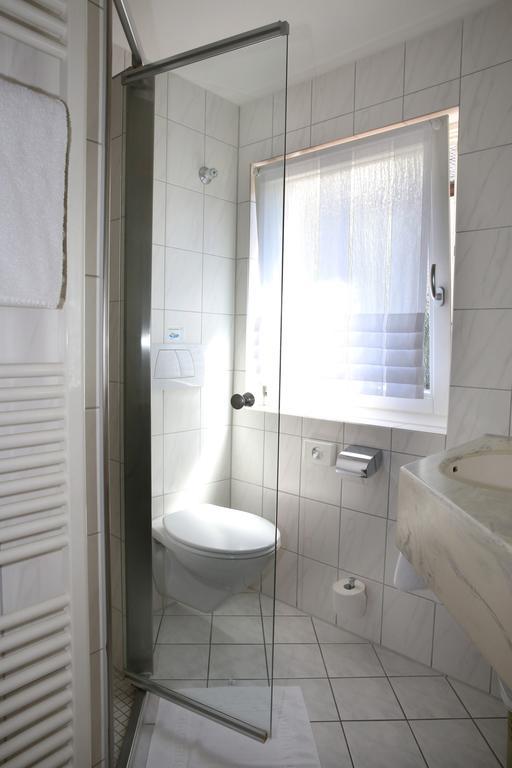 Hotel Zum Weissen Roessel 왈도르프 객실 사진